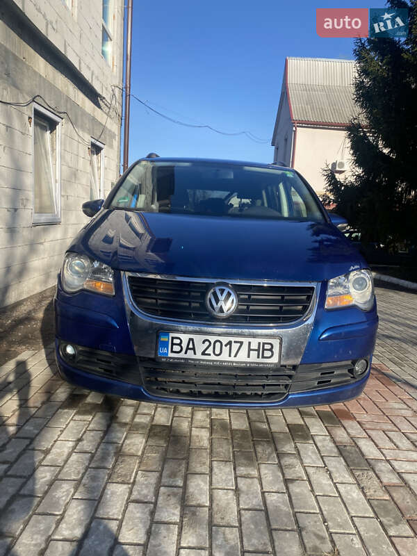 Мінівен Volkswagen Touran 2009 в Дніпрі