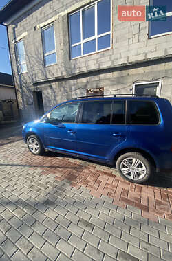 Мінівен Volkswagen Touran 2009 в Дніпрі