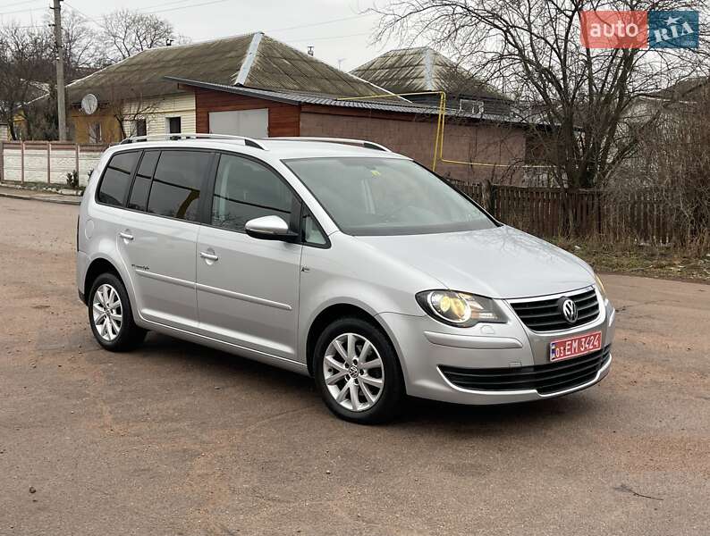 Мінівен Volkswagen Touran 2010 в Коростені