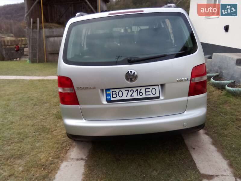 Минивэн Volkswagen Touran 2003 в Монастыриске