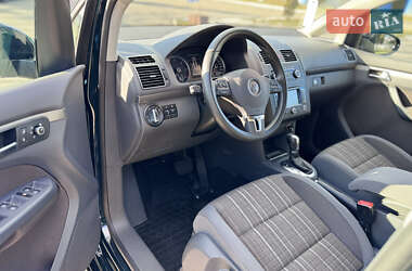 Минивэн Volkswagen Touran 2011 в 