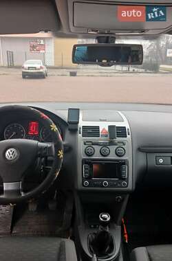 Мінівен Volkswagen Touran 2010 в Кам'янському