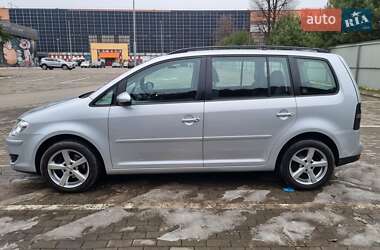 Мінівен Volkswagen Touran 2009 в Луцьку