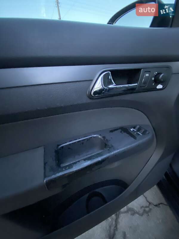 Минивэн Volkswagen Touran 2003 в 