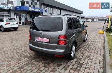 Мінівен Volkswagen Touran 2008 в Сарнах