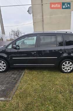 Минивэн Volkswagen Touran 2010 в Козове