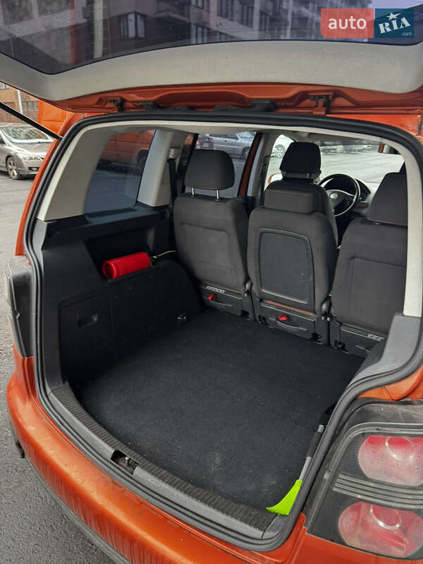 Минивэн Volkswagen Touran 2008 в Киеве