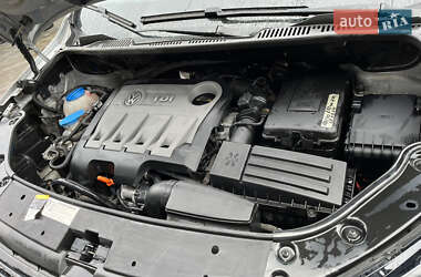 Минивэн Volkswagen Touran 2012 в 