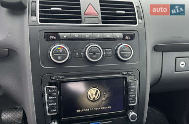 Минивэн Volkswagen Touran 2012 в 