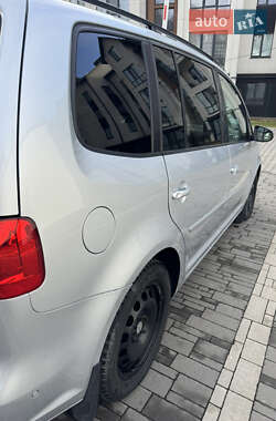 Мінівен Volkswagen Touran 2012 в Чернівцях