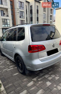 Мінівен Volkswagen Touran 2012 в Чернівцях