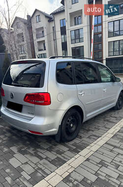 Мінівен Volkswagen Touran 2012 в Чернівцях