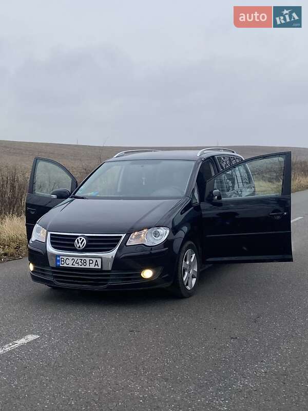 Минивэн Volkswagen Touran 2008 в Пустомытах