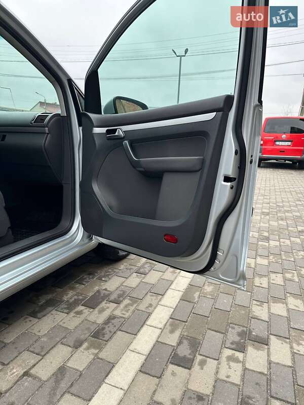 Минивэн Volkswagen Touran 2012 в Ичне