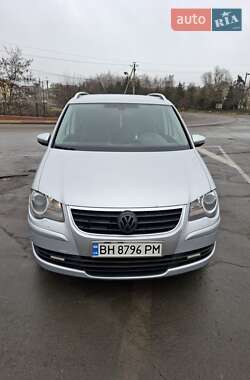 Мінівен Volkswagen Touran 2010 в Одесі