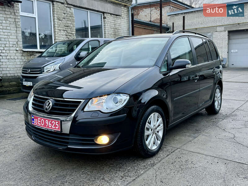 Минивэн Volkswagen Touran 2009 в Ровно