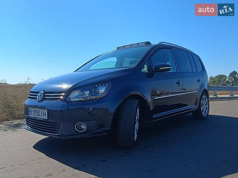 Мінівен Volkswagen Touran 2013 в 