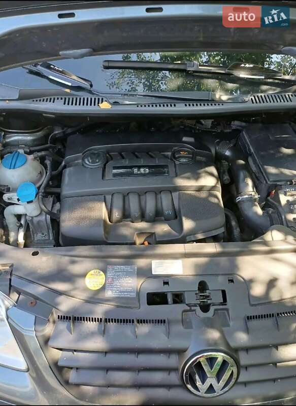 Минивэн Volkswagen Touran 2006 в Житомире