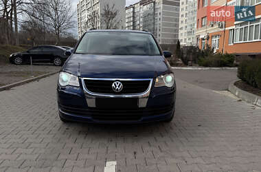 Мінівен Volkswagen Touran 2009 в Чернівцях