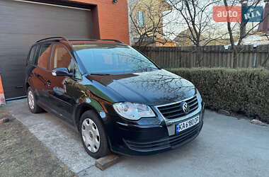 Минивэн Volkswagen Touran 2008 в Киеве