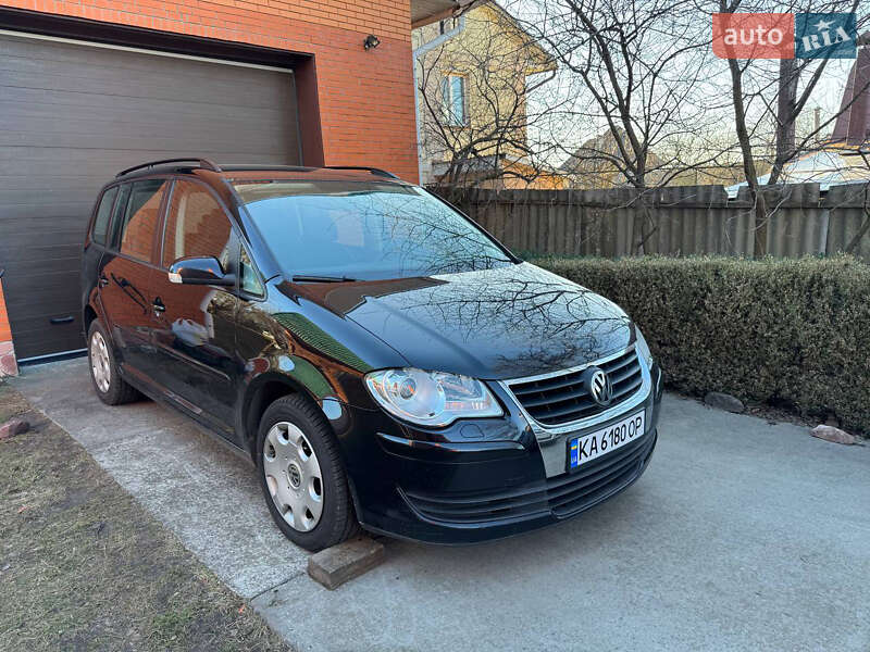 Мінівен Volkswagen Touran 2008 в Києві