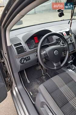 Минивэн Volkswagen Touran 2009 в 