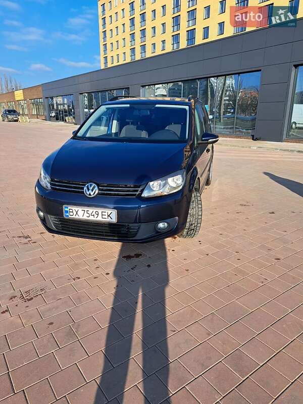 Минивэн Volkswagen Touran 2011 в Нетешине