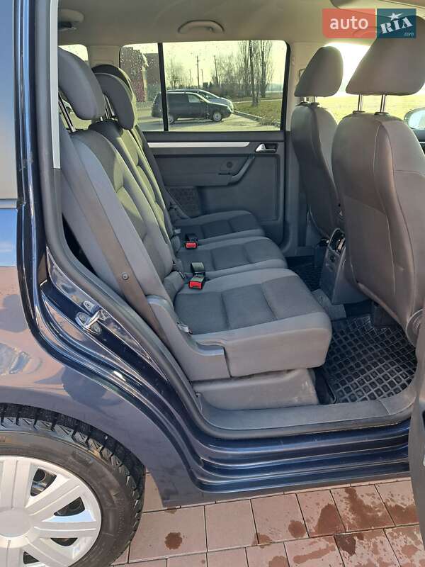 Минивэн Volkswagen Touran 2011 в Нетешине