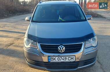 Мінівен Volkswagen Touran 2007 в Вараші