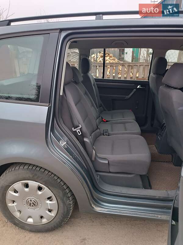 Минивэн Volkswagen Touran 2003 в Коростене