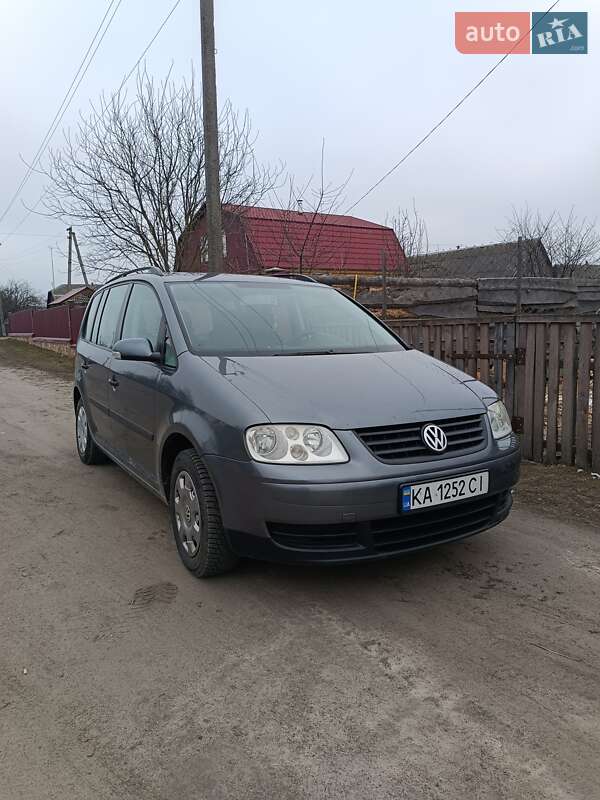 Минивэн Volkswagen Touran 2003 в Коростене