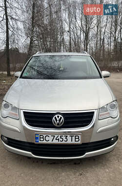 Минивэн Volkswagen Touran 2008 в Новояворовске