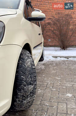 Мінівен Volkswagen Touran 2012 в 