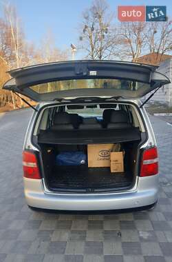 Минивэн Volkswagen Touran 2005 в 