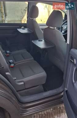 Мінівен Volkswagen Touran 2011 в 