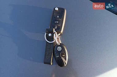 Мінівен Volkswagen Touran 2013 в 