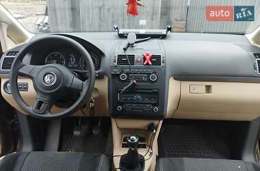 Мінівен Volkswagen Touran 2011 в 