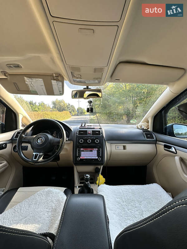 Минивэн Volkswagen Touran 2010 в Львове