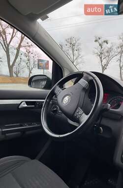 Минивэн Volkswagen Touran 2008 в Святопетровское