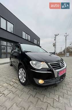 Минивэн Volkswagen Touran 2008 в Святопетровское