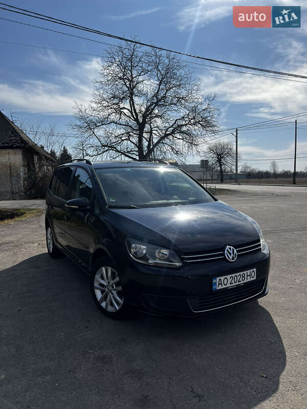 Минивэн Volkswagen Touran 2010 в Рокосово