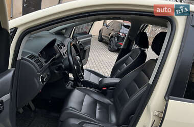 Минивэн Volkswagen Touran 2011 в 