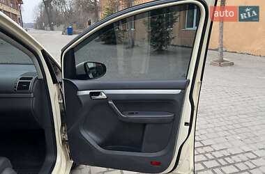 Минивэн Volkswagen Touran 2011 в 