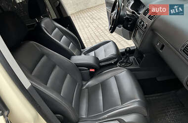 Минивэн Volkswagen Touran 2011 в 