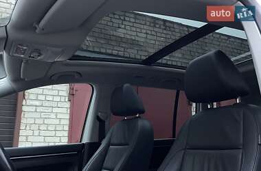 Минивэн Volkswagen Touran 2012 в 