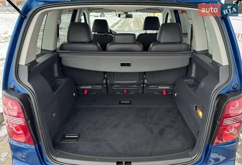 Минивэн Volkswagen Touran 2008 в Александрие