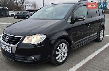 Мінівен Volkswagen Touran 2010 в Чернівцях