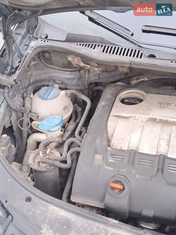 Минивэн Volkswagen Touran 2010 в Звягеле