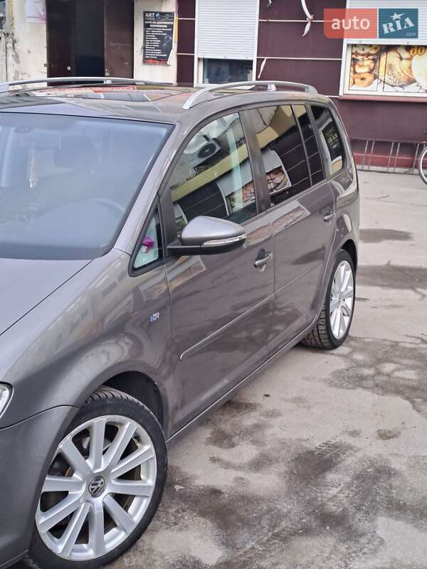 Минивэн Volkswagen Touran 2010 в Звягеле