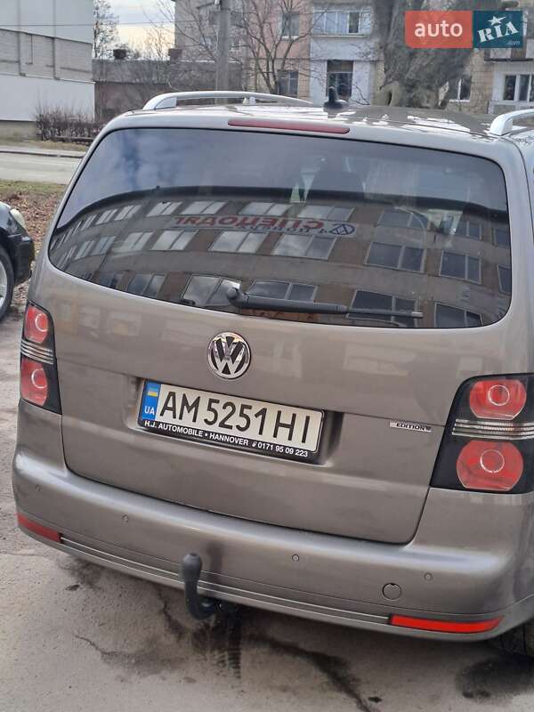 Минивэн Volkswagen Touran 2010 в Звягеле